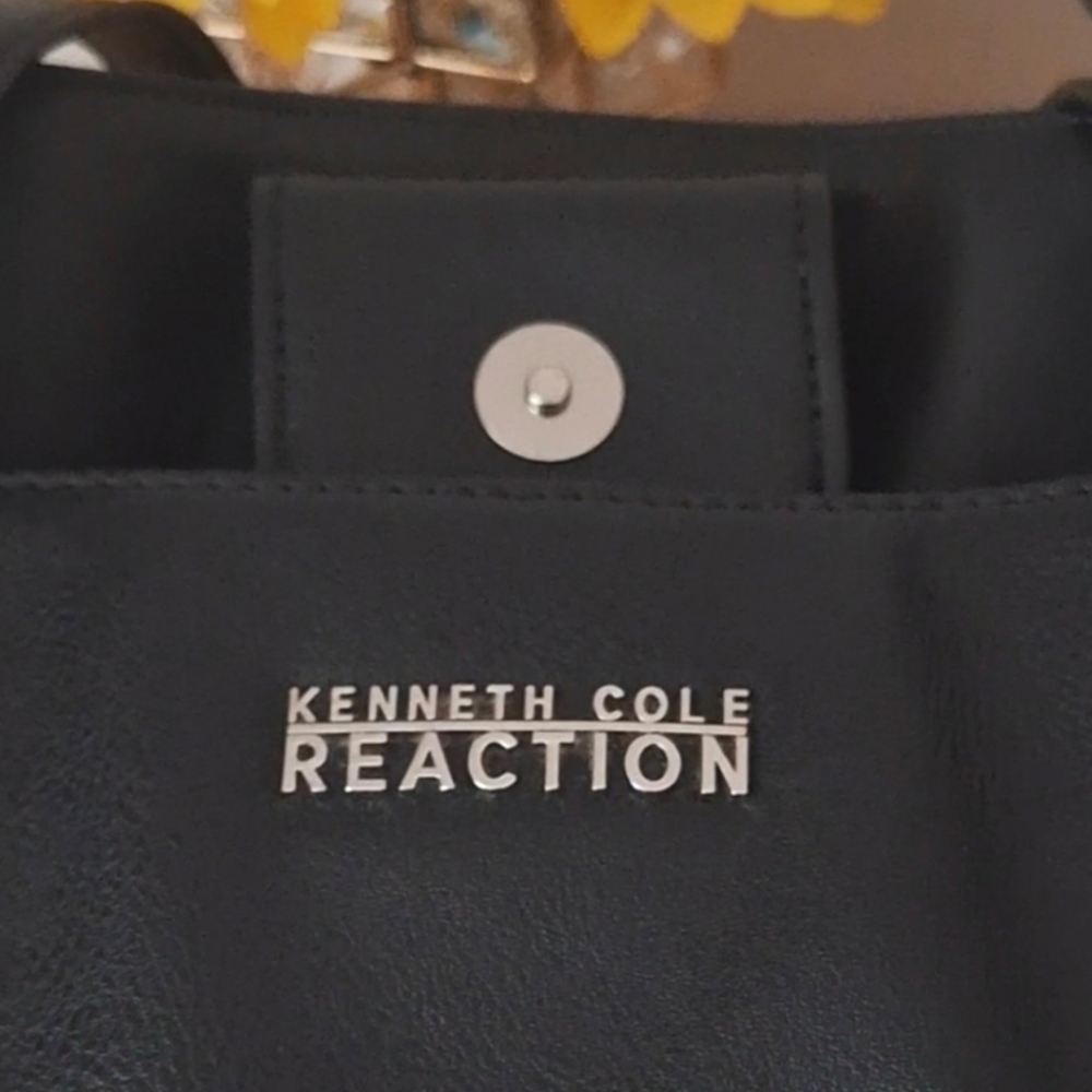 Kenneth Cole Tote - Picture 7 of 11